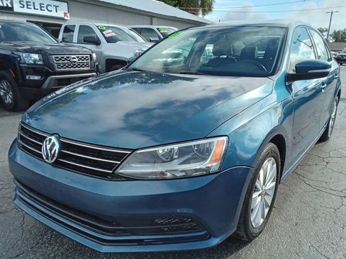 Used 2015 Volkswagen Jetta SE FWD image 2