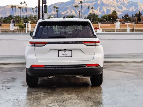 New 2025 Jeep Grand Cherokee Altitude image 8