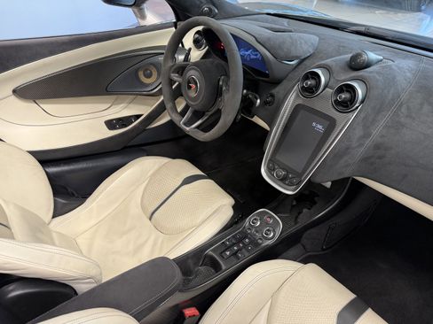 Used 2018 McLaren 570S image 13