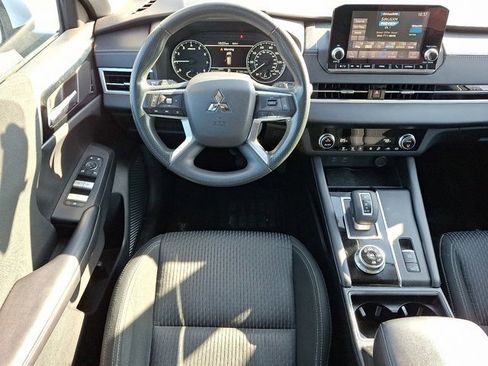 Used 2022 Mitsubishi Outlander ES image 13