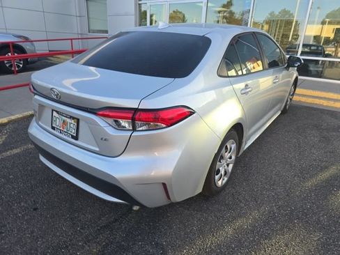 Used 2021 Toyota Corolla LE FWD image 3