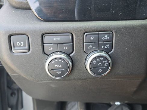 Used 2025 GMC Sierra 1500 SLT image 25