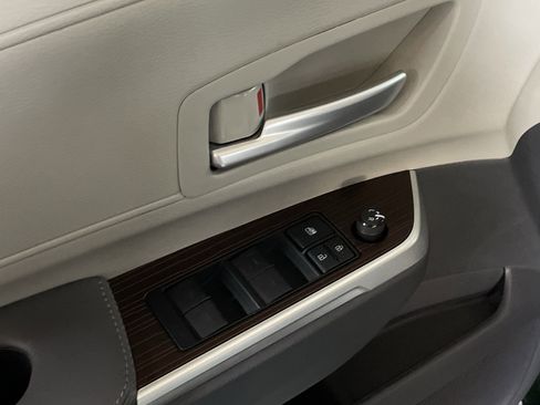 Certified 2022 Toyota Sienna XLE image 15