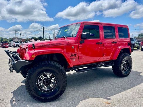 Used 2017 Jeep Wrangler Unlimited Rubicon w/ Connectivity Group AWD/4WD image 3