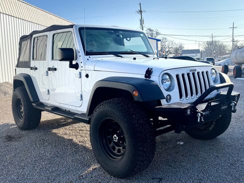 Used 2016 Jeep Wrangler Unlimited Sahara image 1