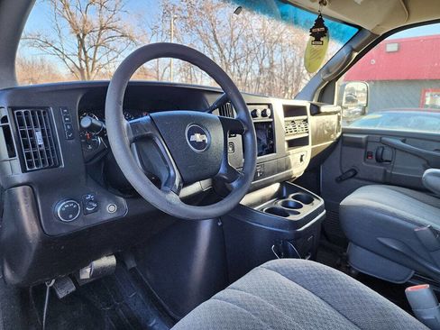Used 2008 Chevrolet Express 2500 image 9