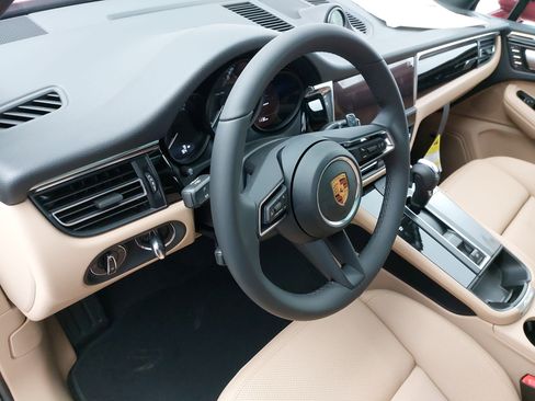 New 2026 Porsche Macan image 4