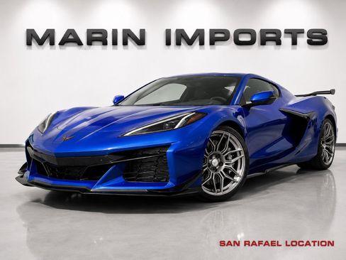 Used 2025 Chevrolet Corvette Z06 w/ Z07 Performance Package RWD image 1