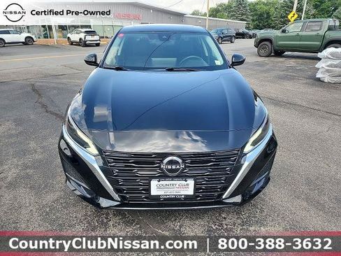 Certified 2023 Nissan Altima 2.5 SV w/ SV Premium Package AWD/4WD image 3