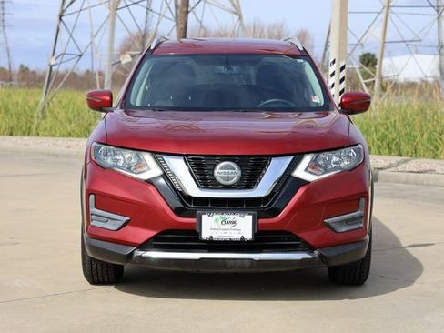Used 2018 Nissan Rogue SV image 2