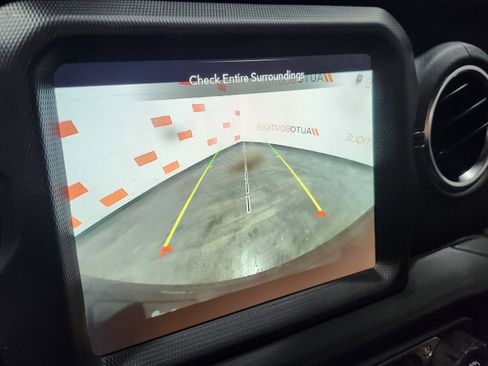 Used 2021 Jeep Wrangler Unlimited Sahara w/ Cold Weather Group image 6