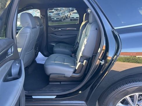 Used 2023 Buick Enclave Essence FWD image 9