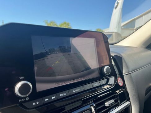 Used 2024 Nissan Pathfinder SV image 23