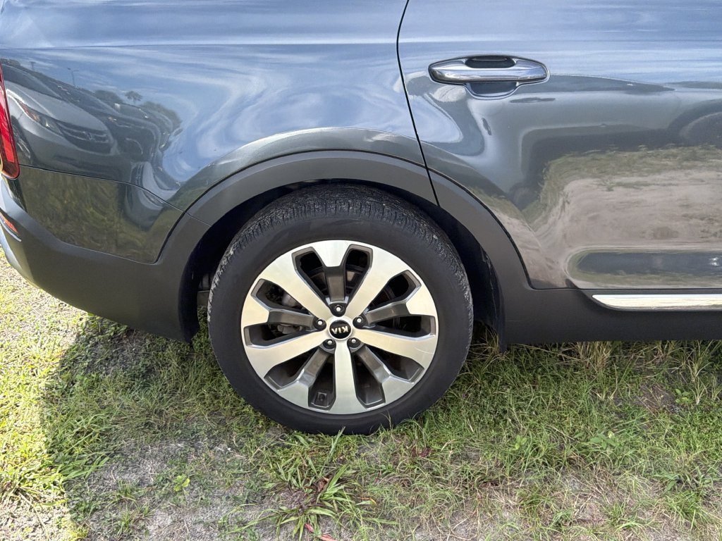 Used 2021 Kia Telluride EX w/ EX Premium Package FWD image 5