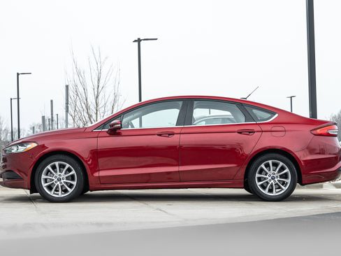 Used 2017 Ford Fusion SE image 6