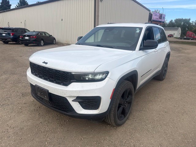 Used 2022 Jeep Grand Cherokee Altitude AWD/4WD image 6