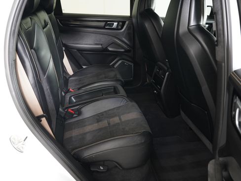 Used 2023 Porsche Cayenne Turbo GT AWD/4WD image 9