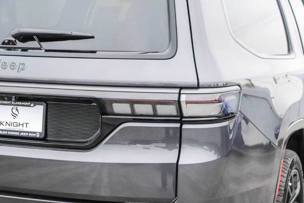 New 2026 Jeep Grand Wagoneer L Summit AWD/4WD image 10