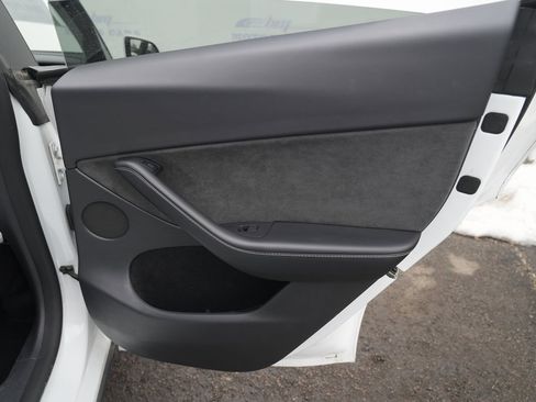 Used 2022 Tesla Model Y Long Range image 38
