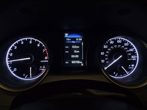 Used 2022 Toyota Camry SE FWD image 23