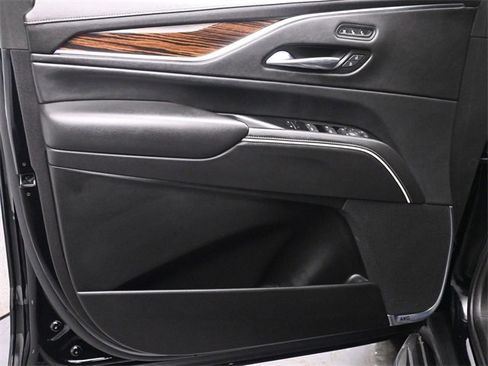 Used 2021 Cadillac Escalade ESV Premium Luxury image 9