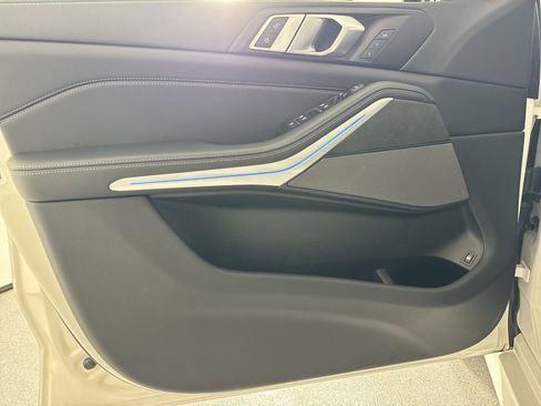 Used 2023 BMW X5 xDrive45e w/ M Sport Package image 21