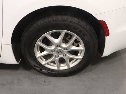 Certified 2024 Chrysler Pacifica Touring-L FWD image 22