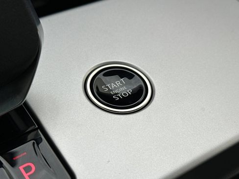 New 2026 Land Rover Range Rover SE image 28