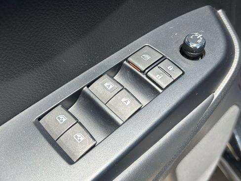 Used 2019 Toyota Highlander SE AWD/4WD image 16