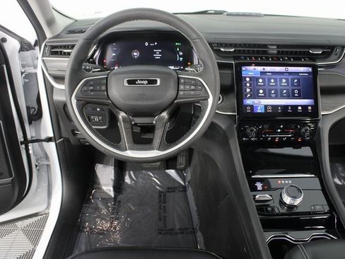 Used 2022 Jeep Grand Cherokee Limited 4xe image 11