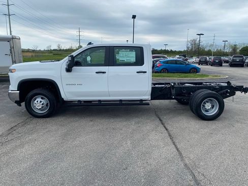 New 2026 Chevrolet Silverado 3500 W/T w/ Snow Plow Prep Package AWD/4WD image 4
