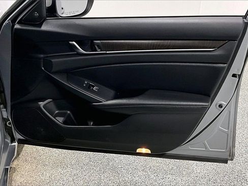 Used 2019 Honda Accord Touring image 29