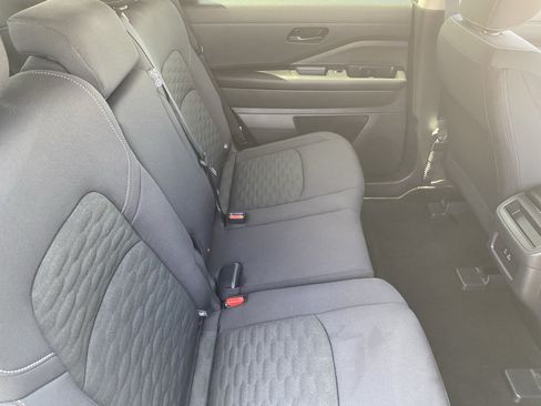 Used 2025 Nissan Pathfinder S FWD image 11