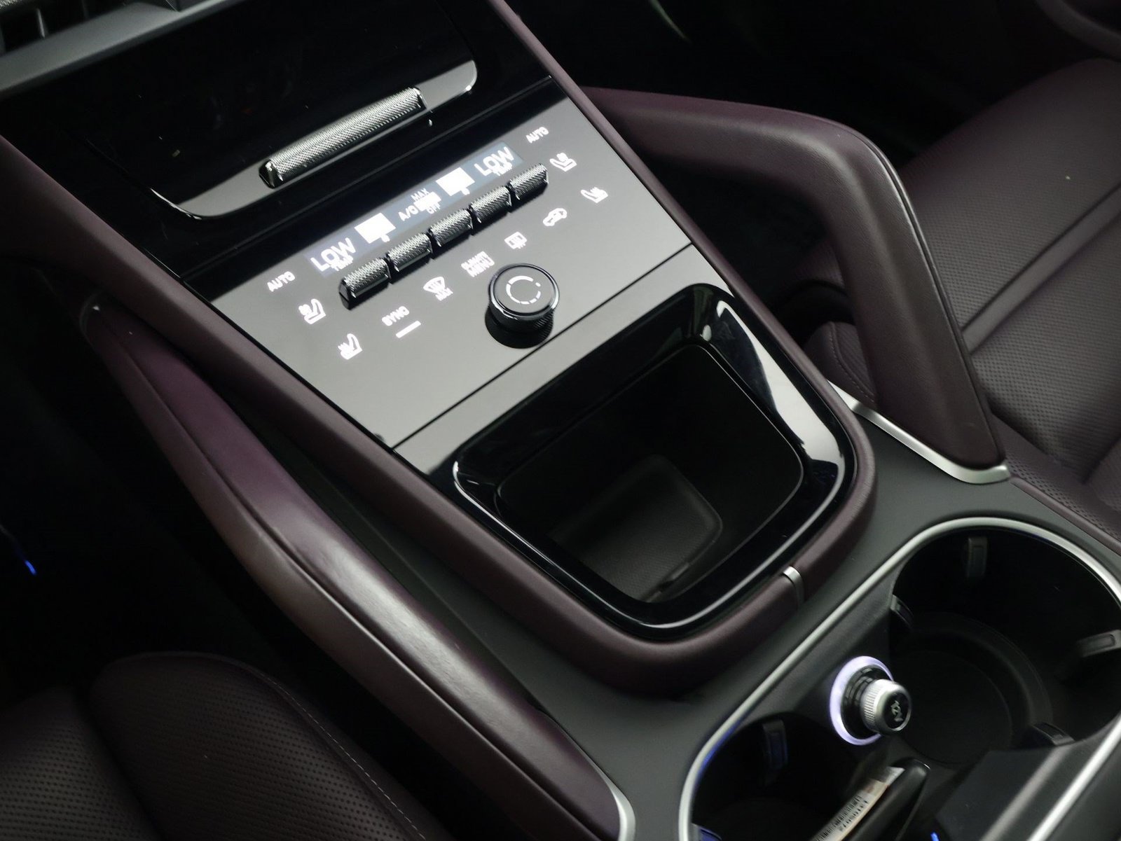Certified 2025 Porsche Cayenne GTS AWD/4WD image 18