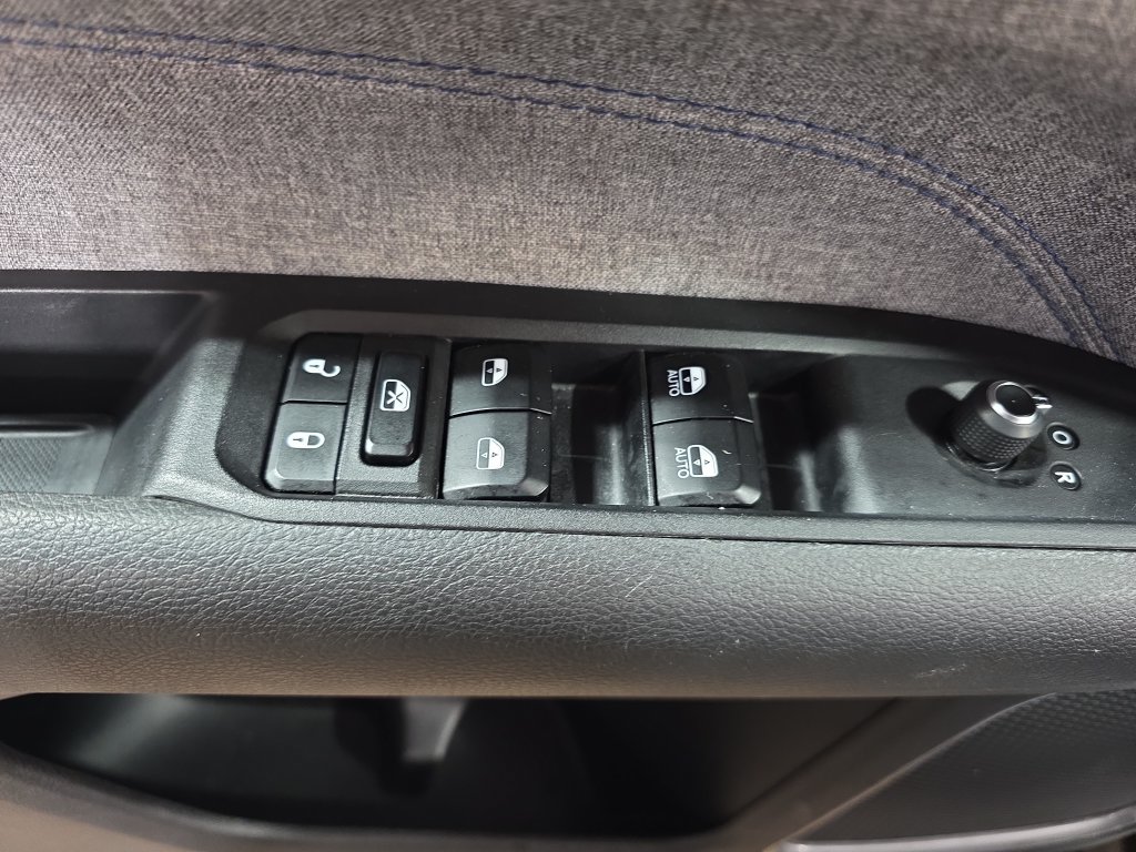 Used 2024 Jeep Compass Latitude AWD/4WD image 29