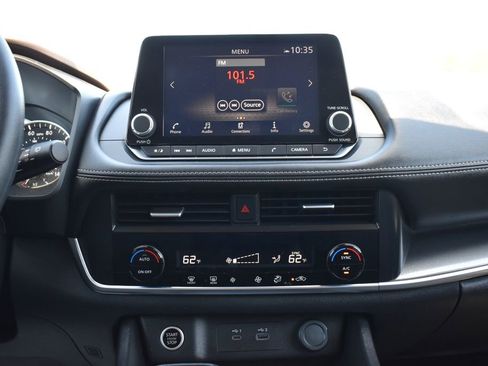 Used 2023 Nissan Rogue SV FWD image 4