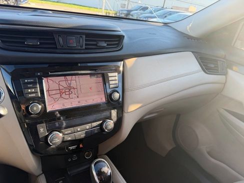 Used 2020 Nissan Rogue SL w/ Premium Package image 17