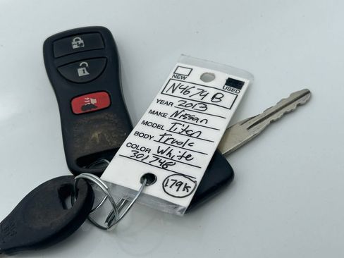 Used 2013 Nissan Titan SV AWD/4WD image 11