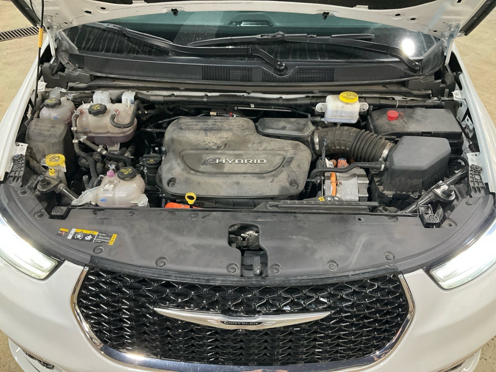 Used 2024 Chrysler Pacifica Limited FWD image 30
