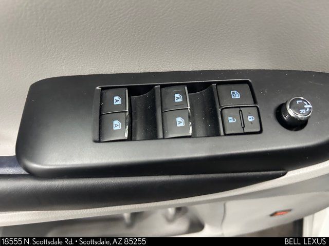 Used 2019 Toyota Highlander Limited AWD/4WD image 19