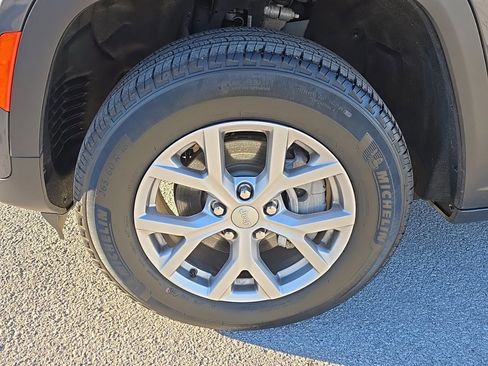 Used 2022 Jeep Grand Cherokee Limited image 7