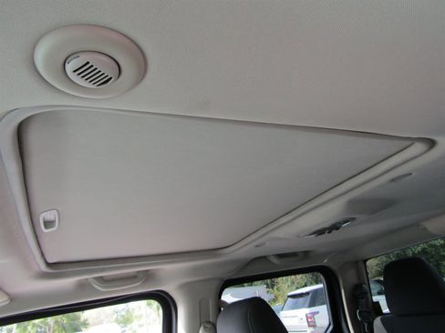 Used 2009 HUMMER H3T Adventure image 14