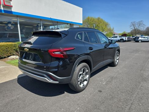 Used 2026 Chevrolet Trax LT w/ Sunroof Package FWD image 3
