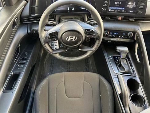 Used 2025 Hyundai Elantra Sport image 15