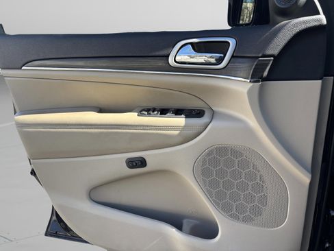 Used 2020 Jeep Grand Cherokee Limited image 29