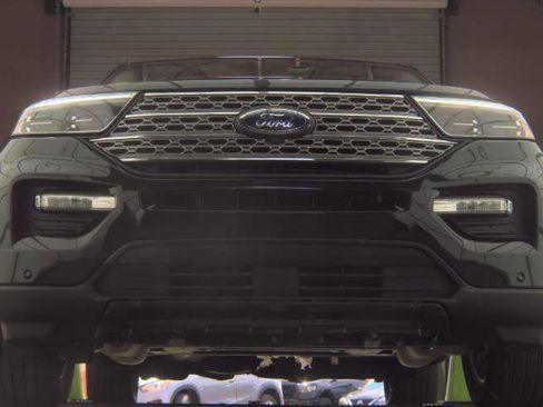 Used 2021 Ford Explorer XLT w/ Equipment Group 202A RWD image 3