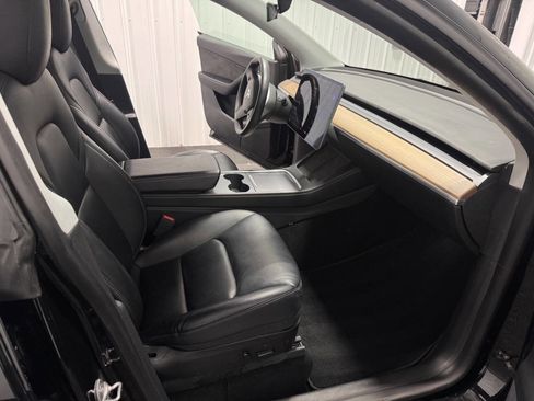 Used 2021 Tesla Model Y Long Range image 19