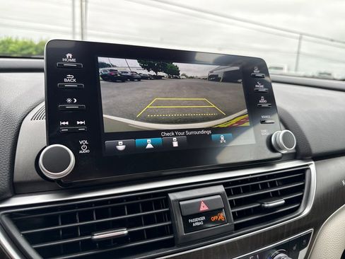 Used 2019 Honda Accord Touring image 28