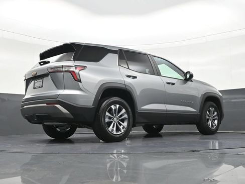 Used 2025 Chevrolet Equinox LT FWD image 29