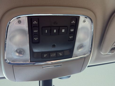 Used 2017 Jeep Grand Cherokee Overland AWD/4WD image 41